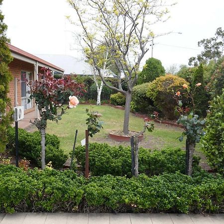 Colonial Motor Inn Bairnsdale Golden Chain Property Exterior photo