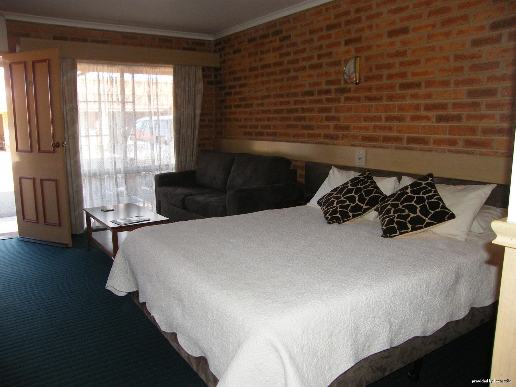 Colonial Motor Inn Bairnsdale Golden Chain Property Room photo