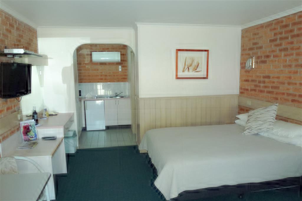 Colonial Motor Inn Bairnsdale Golden Chain Property Room photo