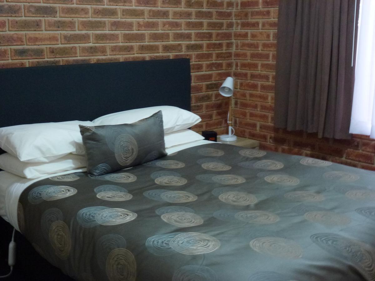 Colonial Motor Inn Bairnsdale Golden Chain Property Exterior photo