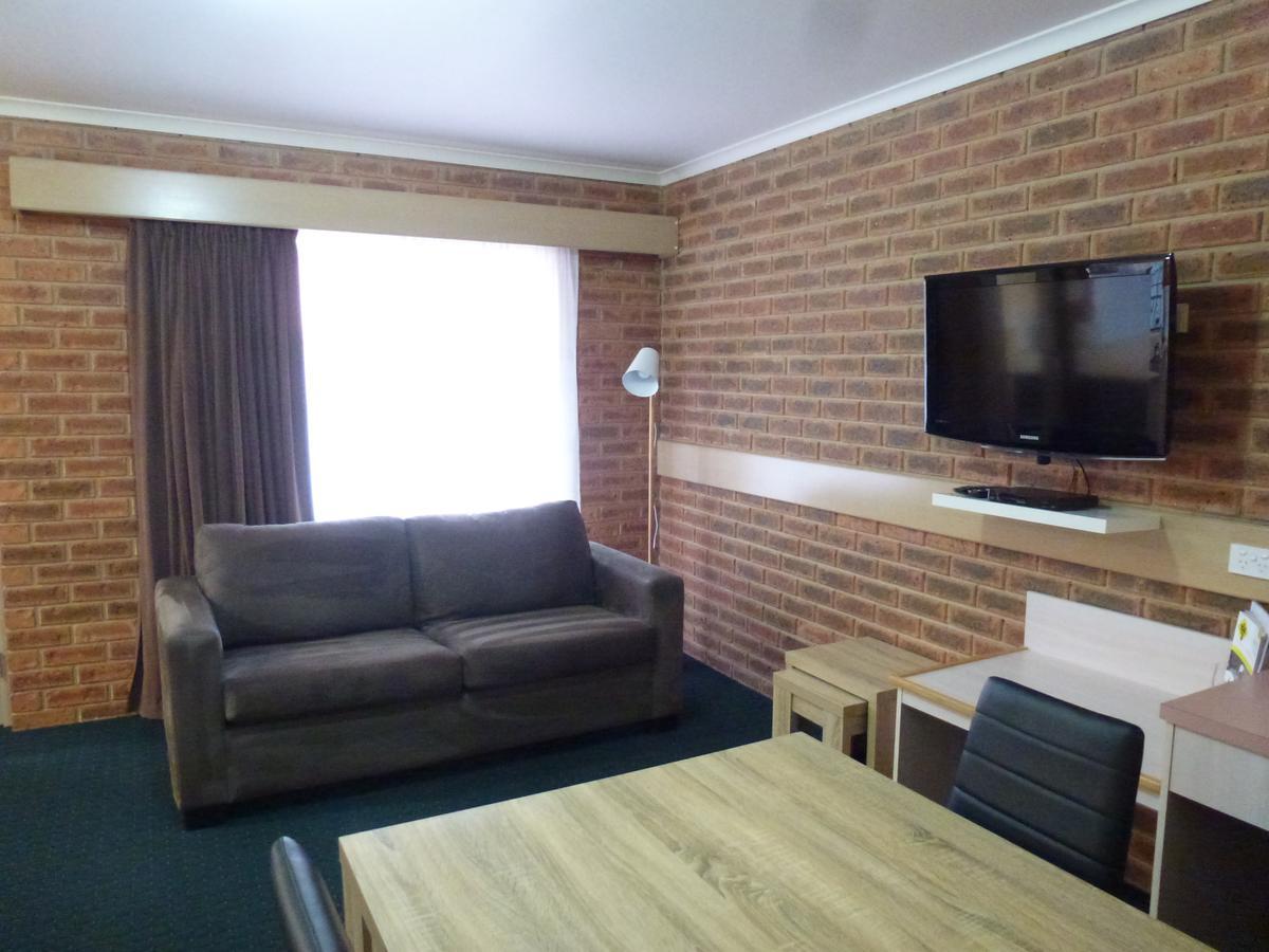 Colonial Motor Inn Bairnsdale Golden Chain Property Exterior photo
