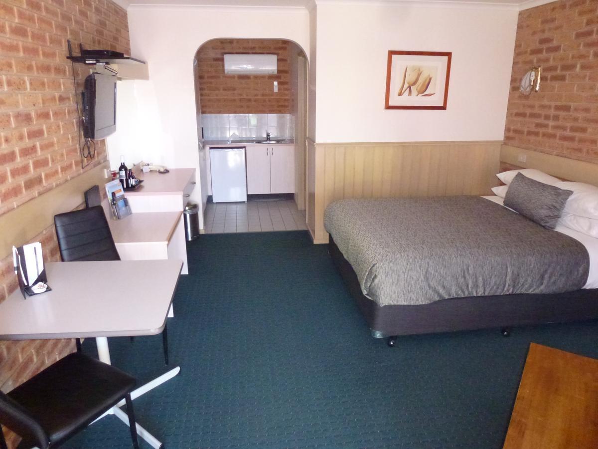 Colonial Motor Inn Bairnsdale Golden Chain Property Exterior photo