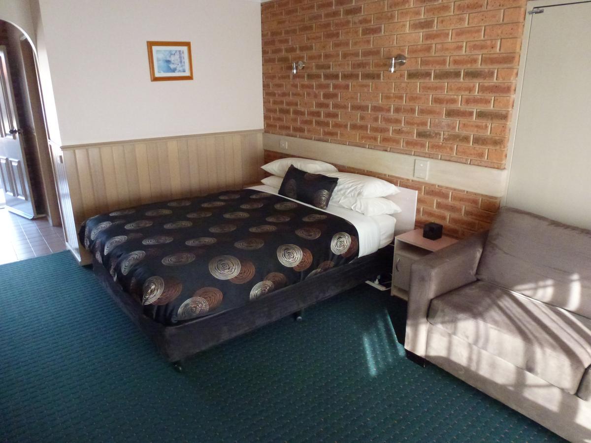 Colonial Motor Inn Bairnsdale Golden Chain Property Exterior photo