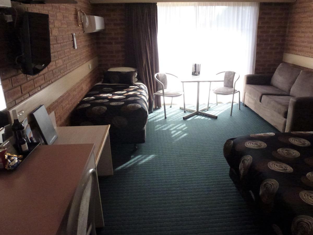 Colonial Motor Inn Bairnsdale Golden Chain Property Exterior photo