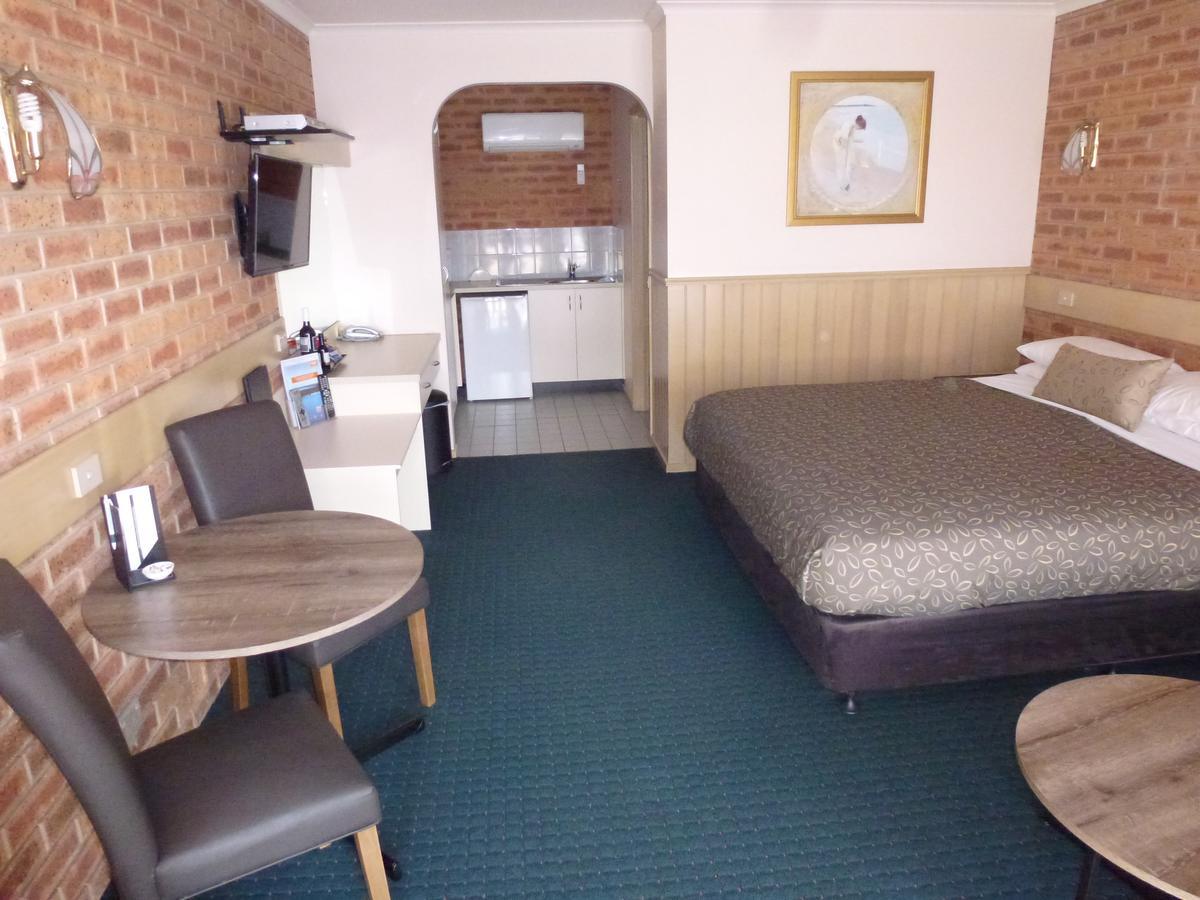 Colonial Motor Inn Bairnsdale Golden Chain Property Exterior photo