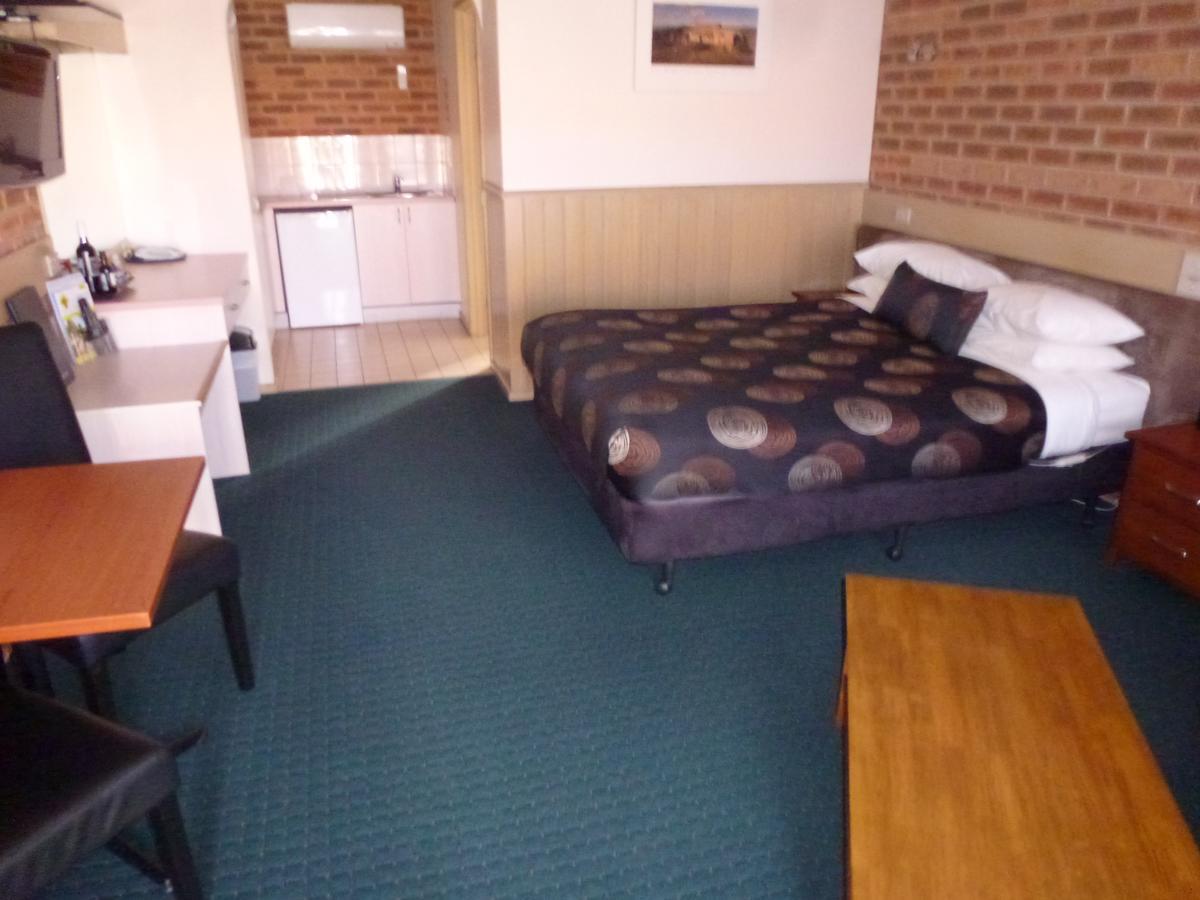 Colonial Motor Inn Bairnsdale Golden Chain Property Exterior photo