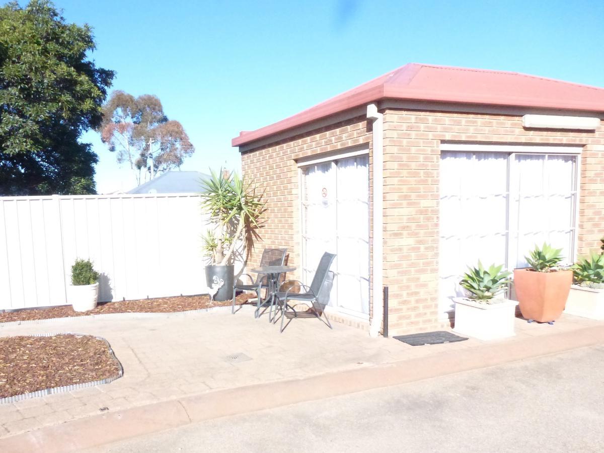 Colonial Motor Inn Bairnsdale Golden Chain Property Exterior photo