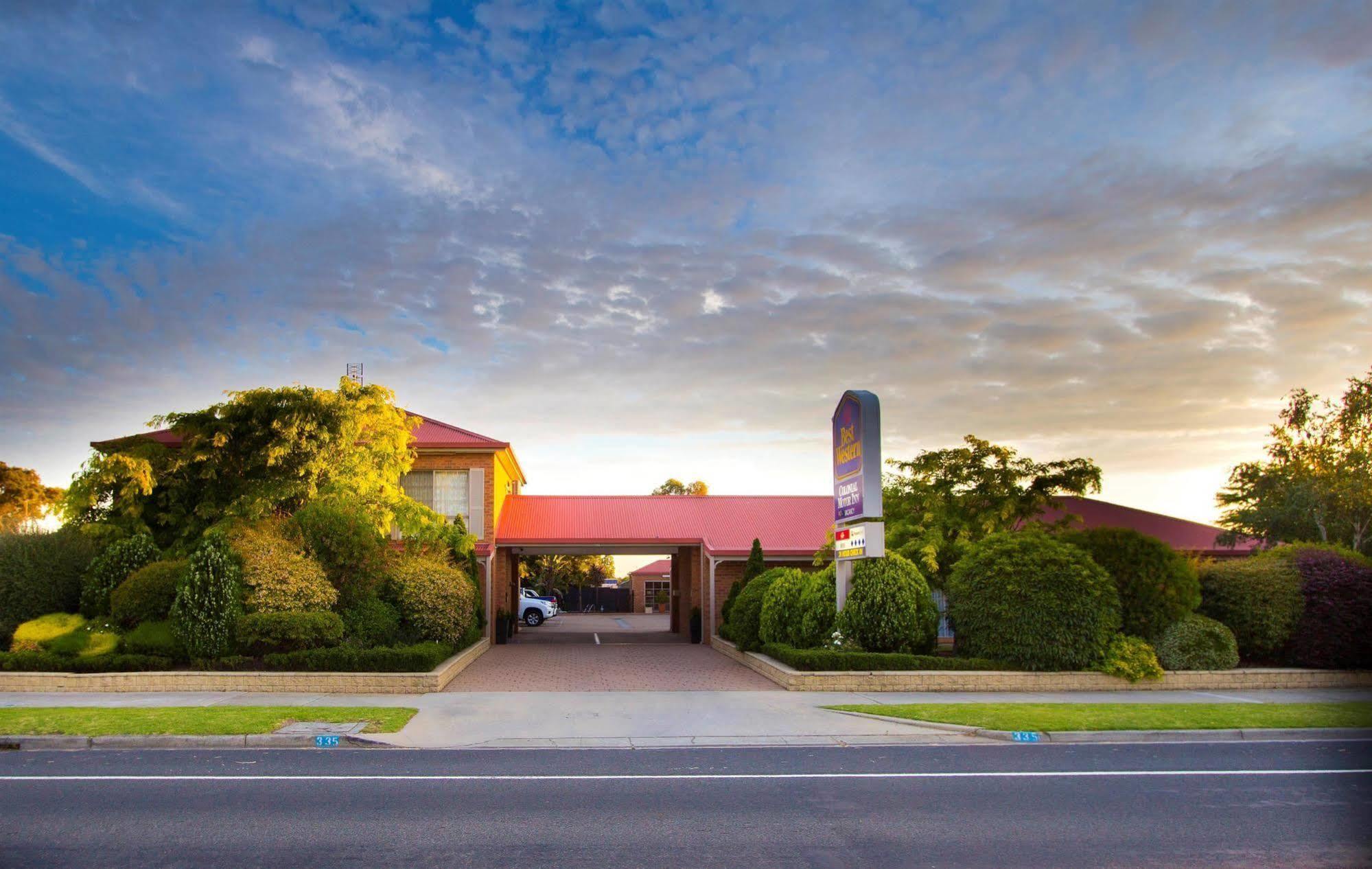Colonial Motor Inn Bairnsdale Golden Chain Property Exterior photo