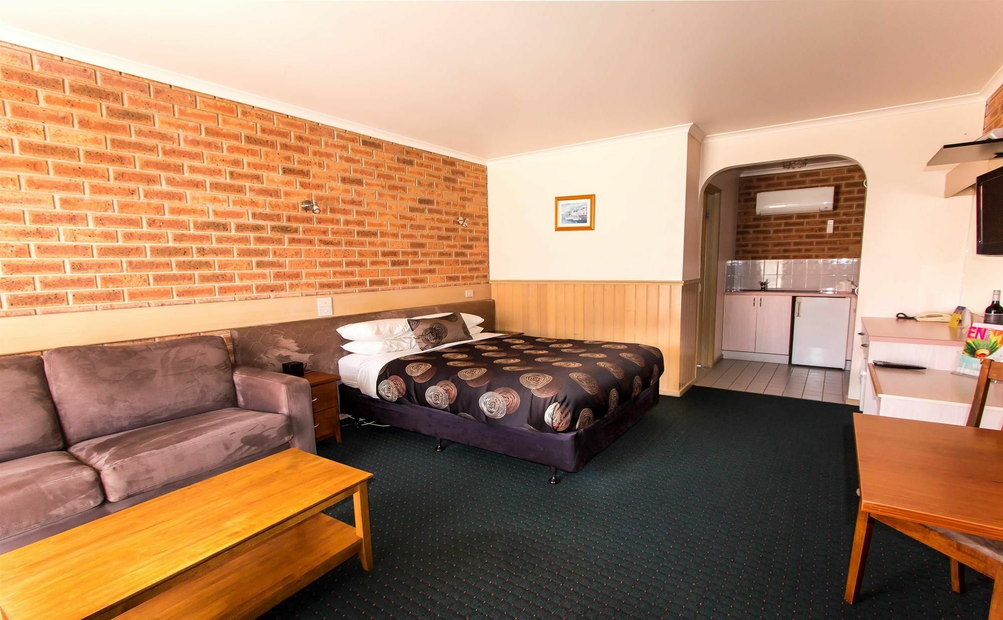 Colonial Motor Inn Bairnsdale Golden Chain Property Exterior photo
