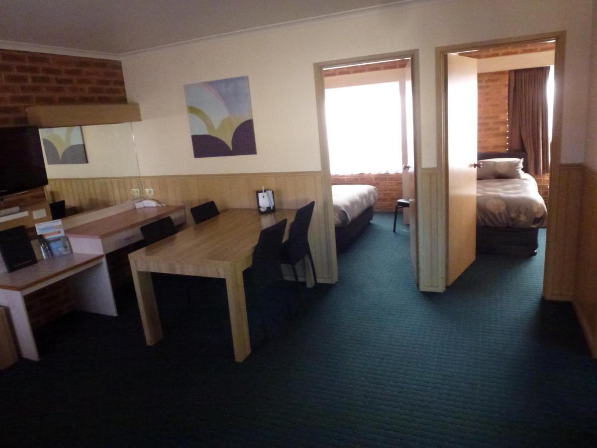 Colonial Motor Inn Bairnsdale Golden Chain Property Exterior photo